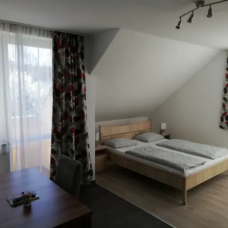 25 Vendégház